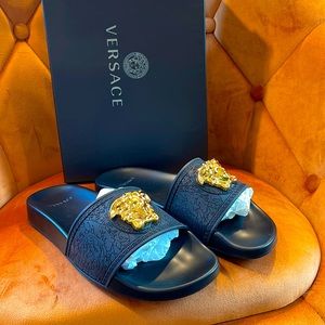 NIB VERSACE Authentic Palazzo Pool Slides Size 37 / US 7